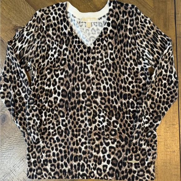 Michael Kors Women’s V-Neck Leopard Print Lightweight Sweater Size Small - Picture 4 of 14